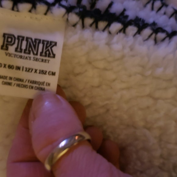 Blanket, Sherpa, Pink Victoria Secret - Picture 3 of 3